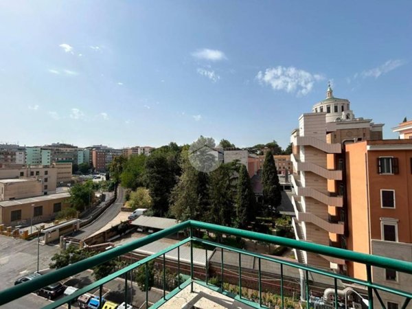 appartamento in vendita a Roma in zona Ostiense