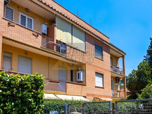 appartamento in vendita a Roma in zona Appio Pignatelli