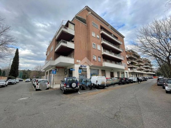 negozio in vendita a Roma in zona Monte Sacro/Talenti