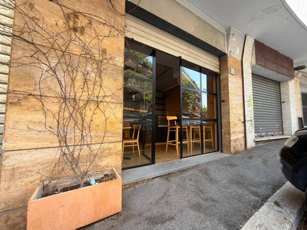 negozio in vendita a Roma in zona Tor di Quinto