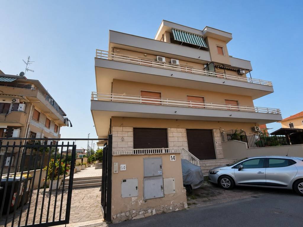 appartamento in vendita a Roma in zona Torre Angela