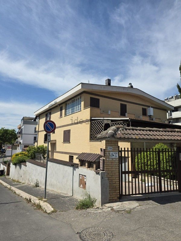 appartamento in vendita a Roma in zona Selva Candida