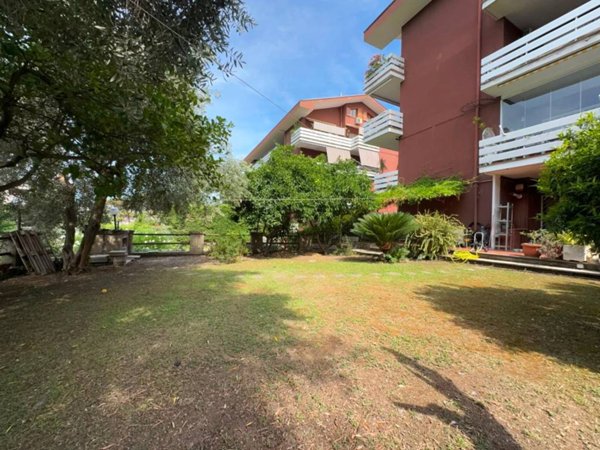 appartamento in vendita a Roma in zona Mostacciano