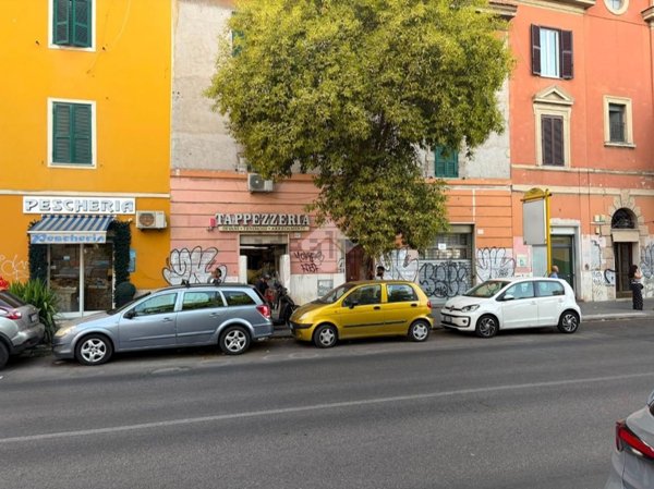 locale commerciale in vendita a Roma in zona Prenestino-Labicano