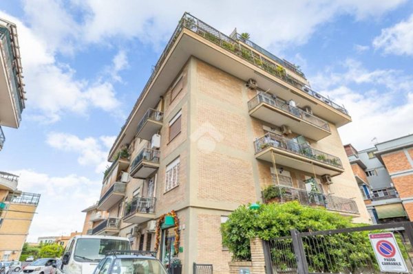 appartamento in vendita a Roma in zona Corviale
