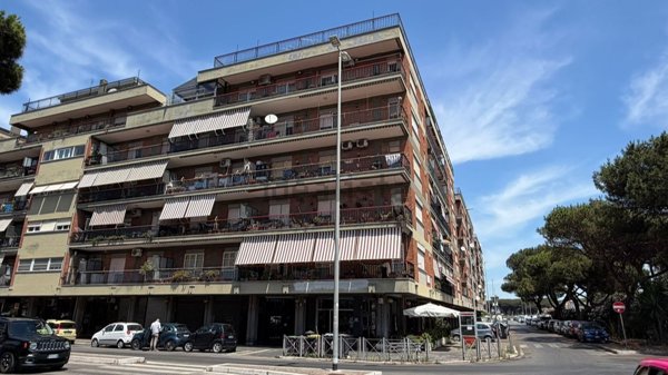 appartamento in vendita a Roma in zona Ostia