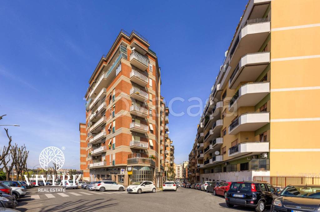 negozio in vendita a Roma in zona Collatino