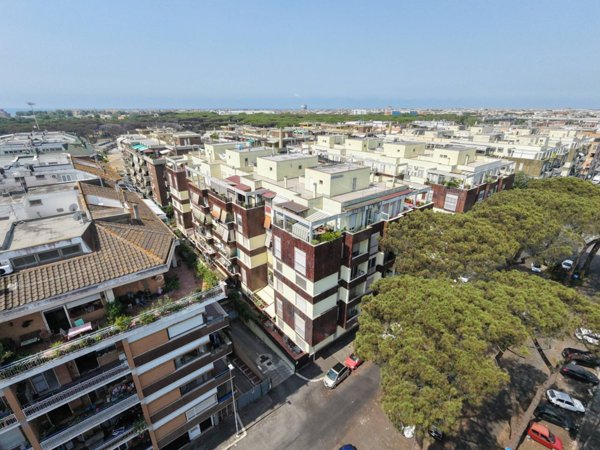 appartamento in vendita a Roma in zona Ostia