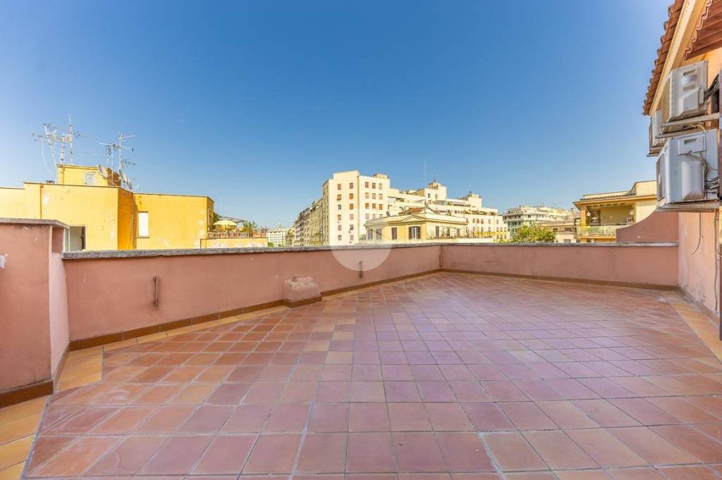 appartamento in vendita a Roma in zona Appio Latino