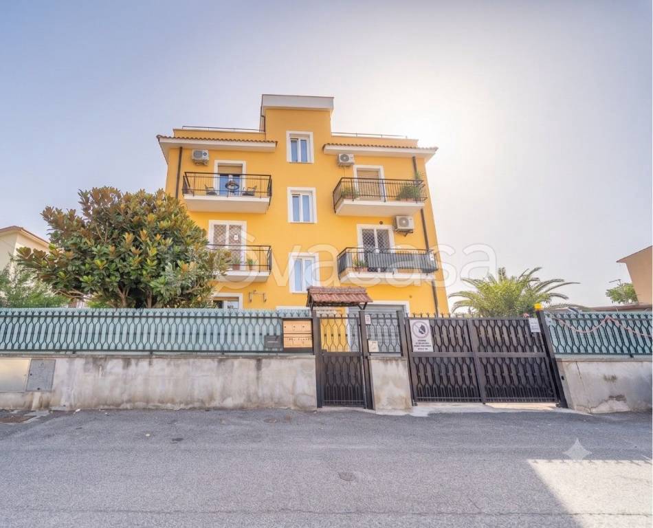 appartamento in vendita a Roma in zona Giardini di Corcolle