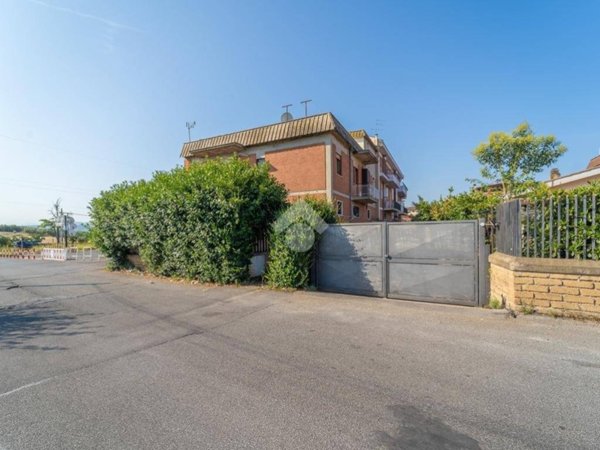 locale di sgombero in vendita a Roma in zona Castelverde