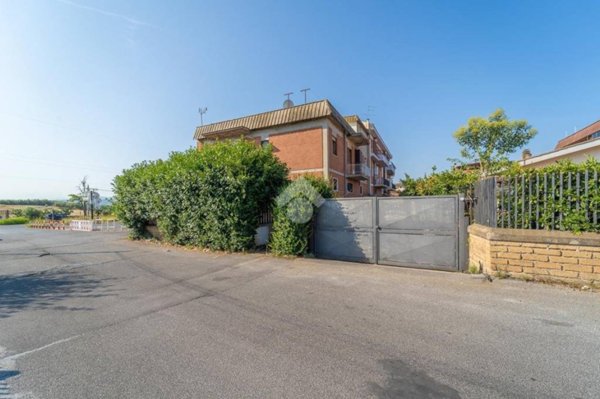 locale di sgombero in vendita a Roma in zona Castelverde