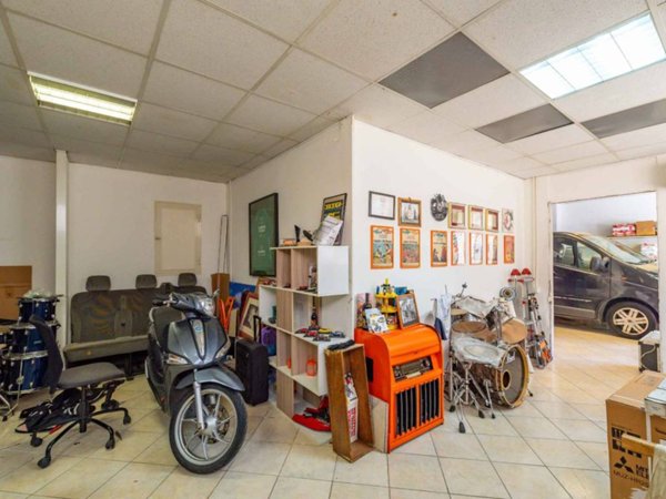 negozio in vendita a Roma in zona Alessandrino