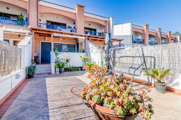casa indipendente in vendita a Roma in zona Infernetto