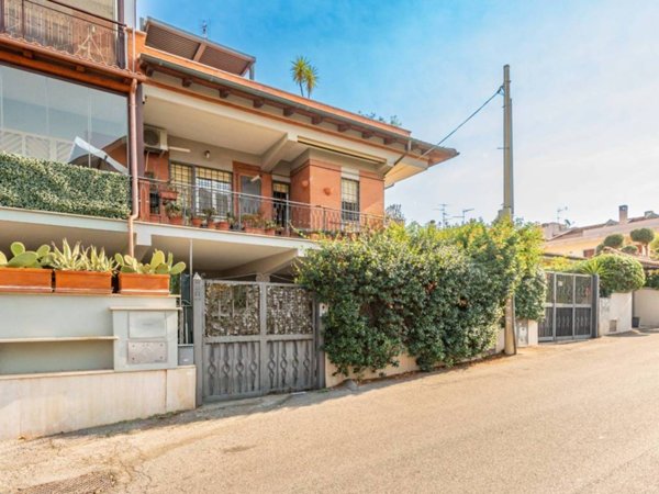 appartamento in vendita a Roma in zona Finocchio