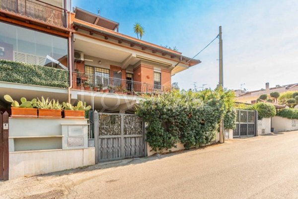 appartamento in vendita a Roma in zona Finocchio