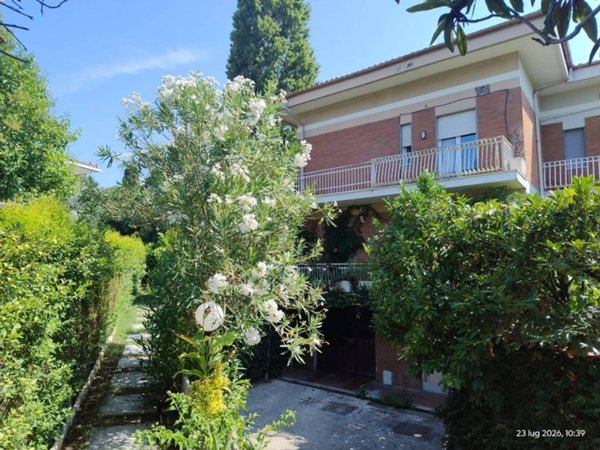 casa indipendente in vendita a Roma in zona Casal Palocco