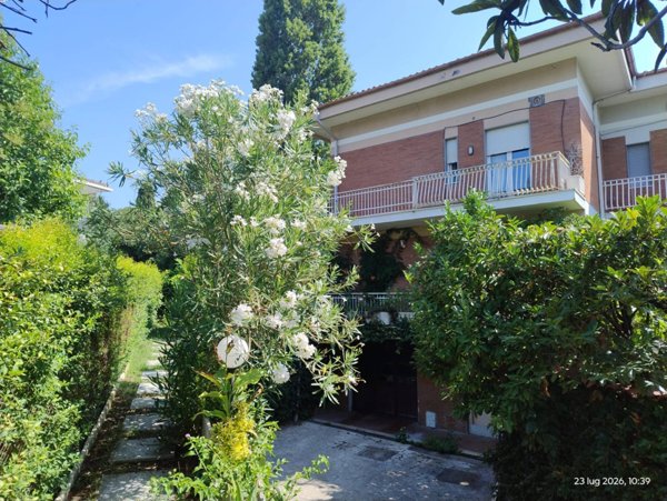 casa indipendente in vendita a Roma in zona Casal Palocco