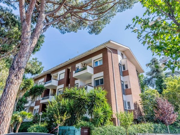 appartamento in vendita a Roma in zona Axa