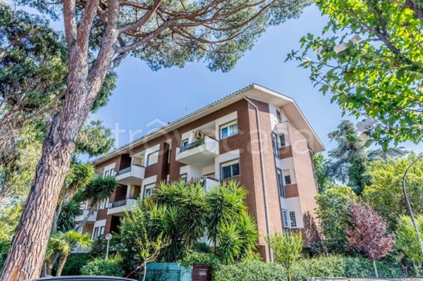 appartamento in vendita a Roma in zona Axa