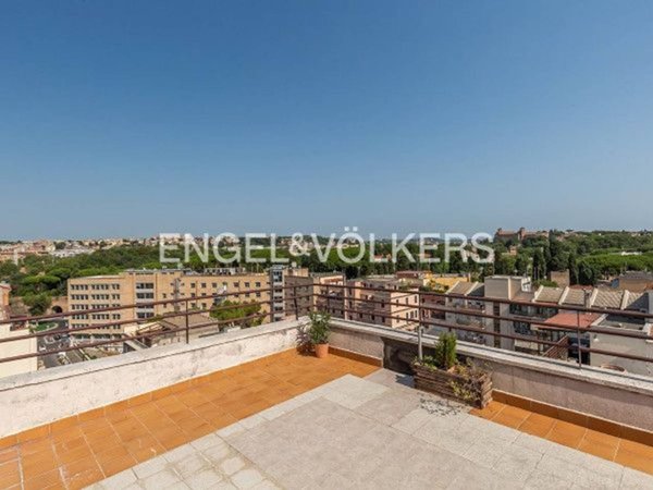 appartamento in vendita a Roma in zona Ostiense