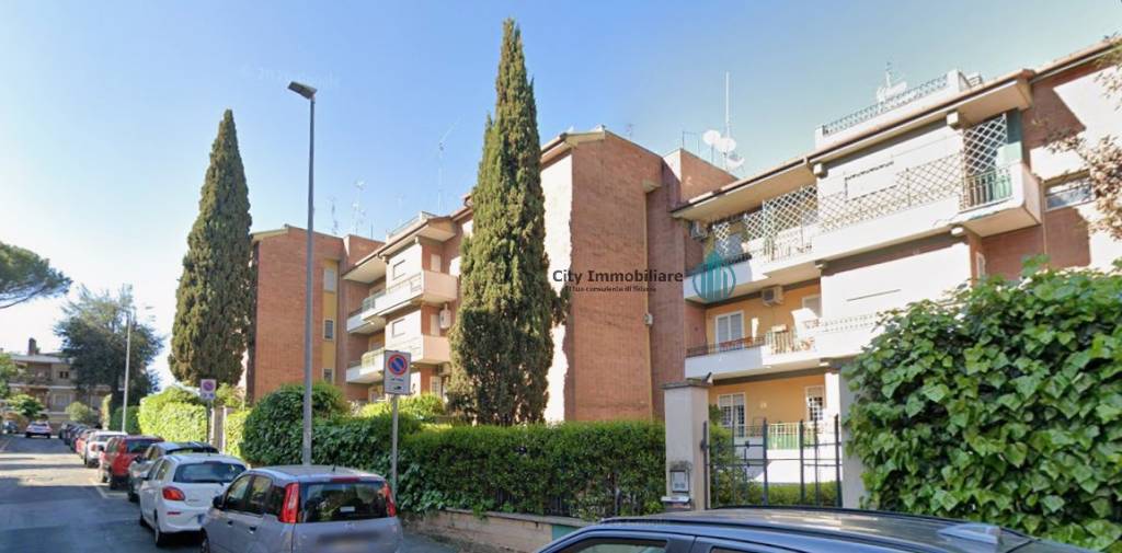 appartamento in vendita a Roma in zona Tomba di Nerone