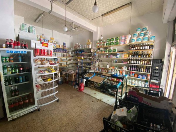 negozio in vendita a Roma in zona Appio Claudio