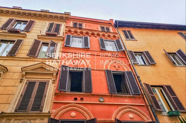 appartamento in vendita a Roma in zona Parione/Sant'Eustachio