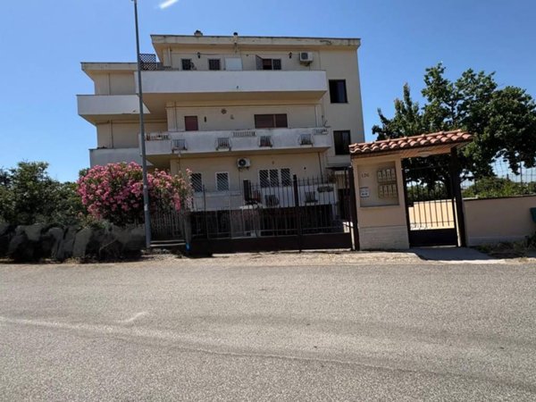 appartamento in vendita a Roma in zona Colle del Sole