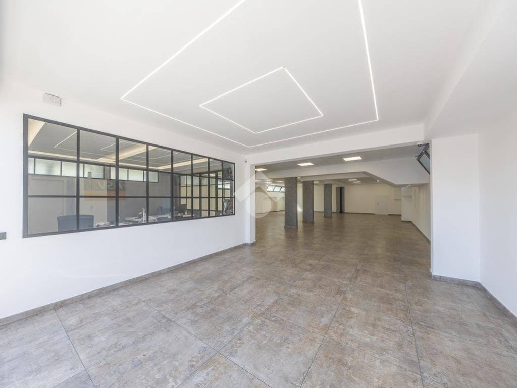 negozio in vendita a Roma in zona Lunghezza