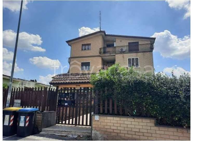 appartamento in vendita a Roma in zona Torre Gaia