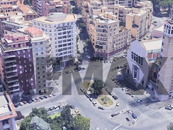 locale di sgombero in vendita a Roma in zona Tuscolano