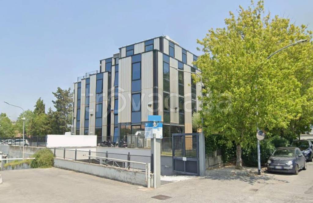 ufficio in vendita a Roma in zona Giuliano Dalmata