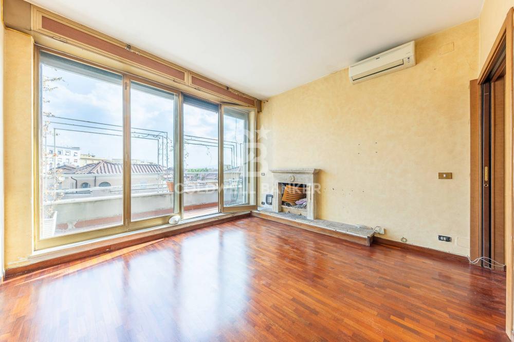 appartamento in vendita a Roma in zona Appio Latino