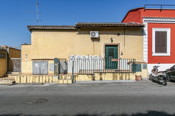 appartamento in vendita a Roma in zona Tuscolano