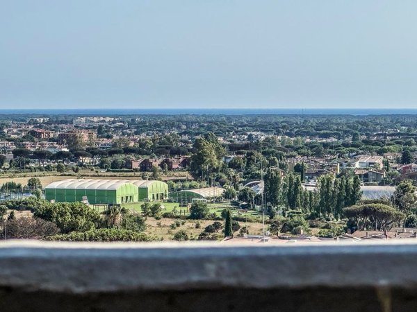 appartamento in vendita a Roma in zona Axa