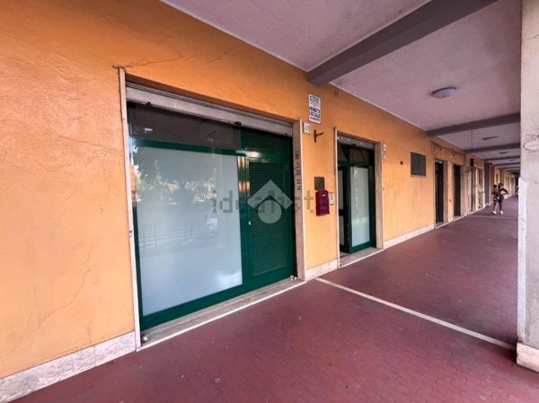 locale commerciale in vendita a Roma in zona Collatino