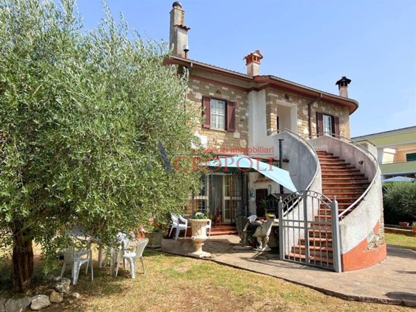 casa indipendente in vendita a Roma in zona Osteria Nuova