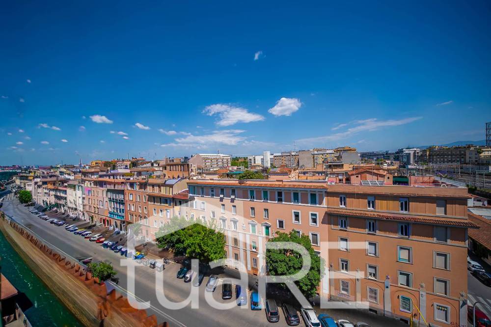 appartamento in vendita a Roma in zona Trastevere