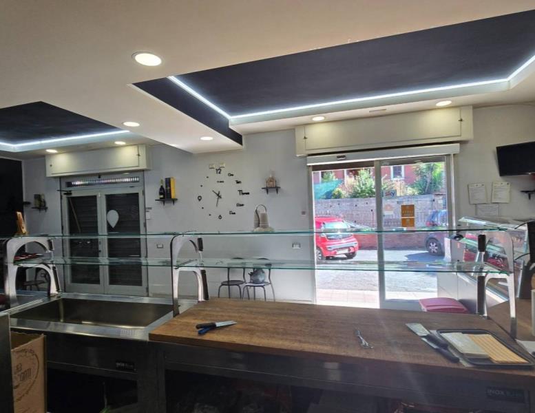 negozio in vendita a Roma in zona Prima Porta