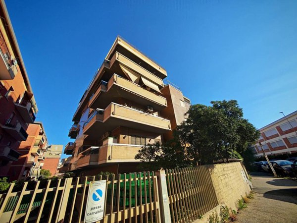 appartamento in vendita a Roma in zona Ostia
