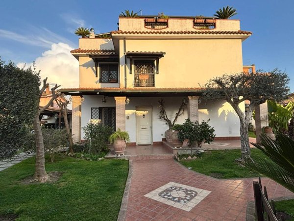 casa indipendente in vendita a Roma in zona Acilia
