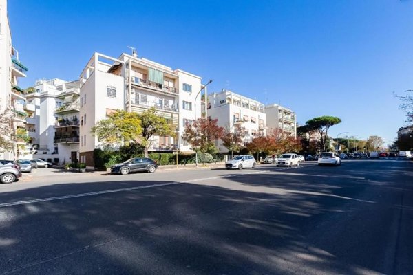 appartamento in vendita a Roma in zona Ostiense