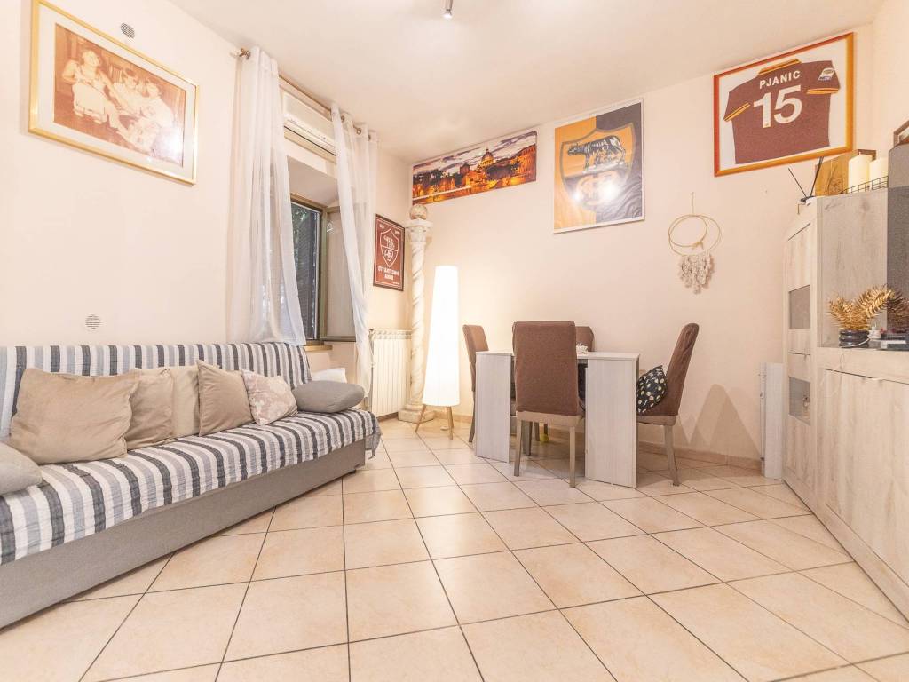 appartamento in vendita a Roma in zona Tuscolano