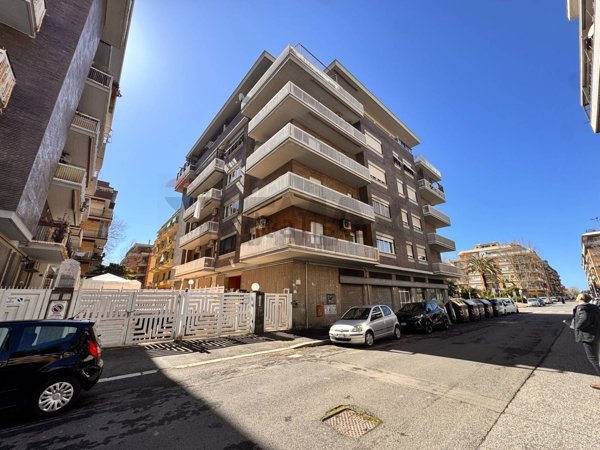 appartamento in vendita a Roma in zona Ostia