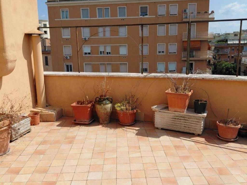 appartamento in vendita a Roma in zona Appio Latino