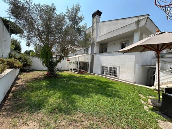 casa indipendente in vendita a Roma in zona Infernetto