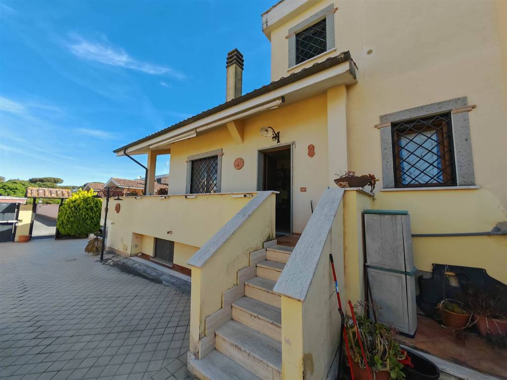 casa indipendente in vendita a Roma in zona Infernetto