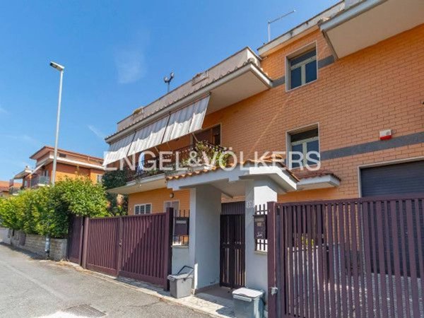 appartamento in vendita a Roma in zona Selva Candida
