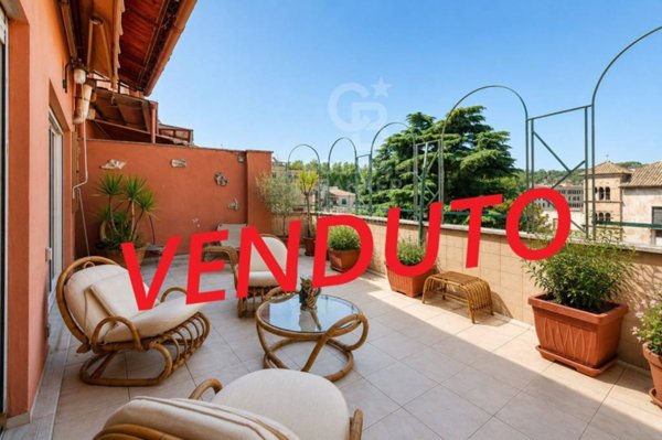 appartamento in vendita a Roma in zona Trastevere